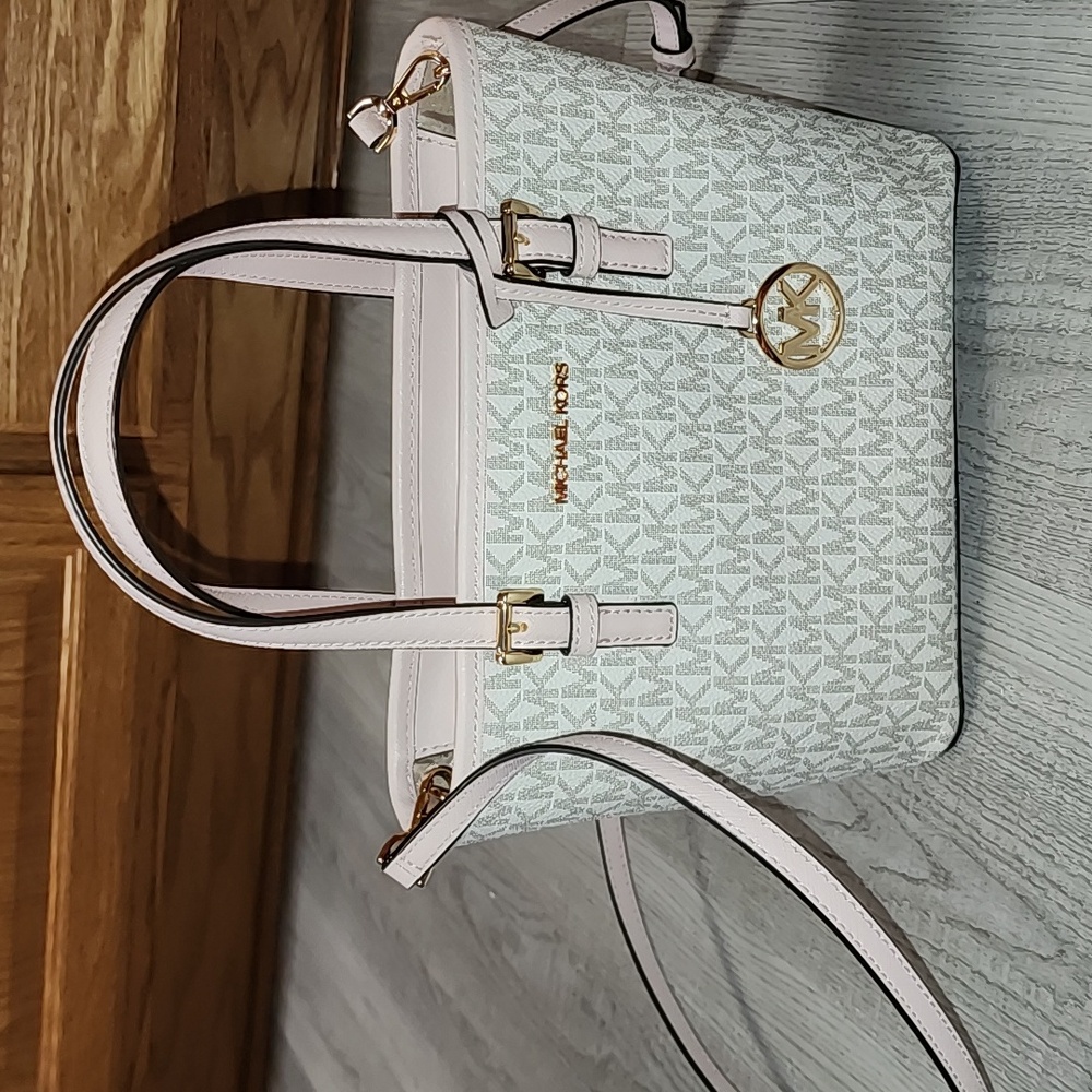 Michael Kors Jet Set Camera Bag, EUC. Pale pink.